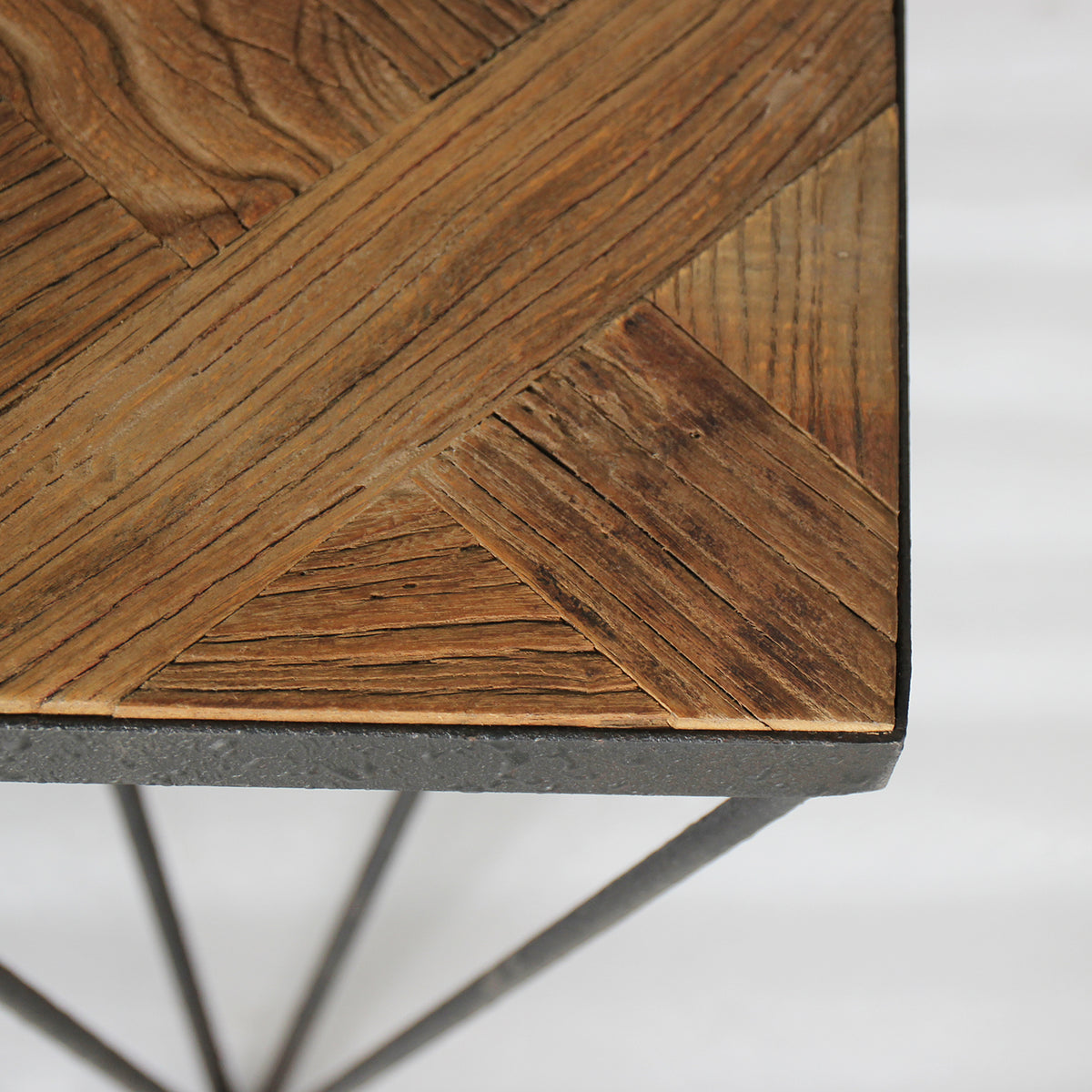 "Punta Reclaimed" Elm Wood Side/End Table